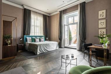 BOTANIQ Castle of Tura