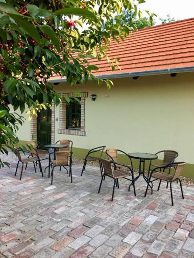 Kokeny es Fia Cottage Houses