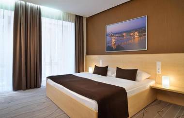 Promenade City Hotel