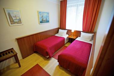 Gold Hotel & Apartments