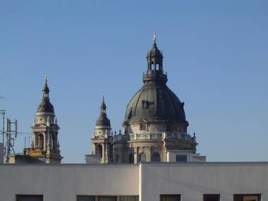 Trendy Deluxe Apartments