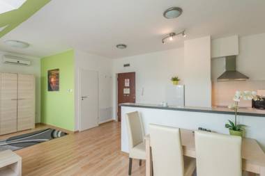 Corvin Plaza Apartments & Suites