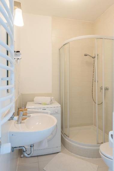 Corvin Plaza Apartments & Suites