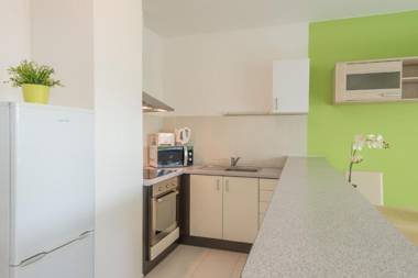 Corvin Plaza Apartments & Suites