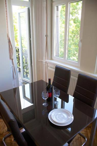 Five Season's Apartment