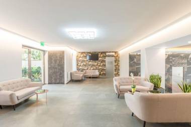 Maple Tree Budget Apartments