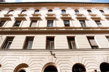 Liana-Luxury And Central Flat