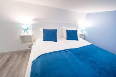 happy home Budapest BLUE