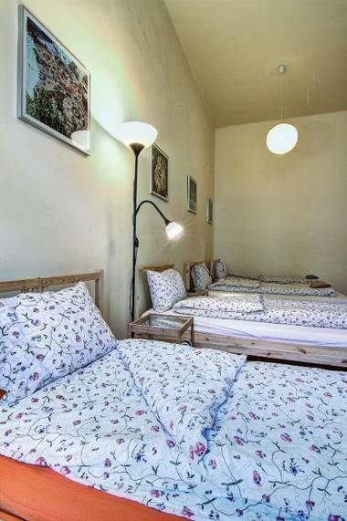 Pal's Hostel and Apartments