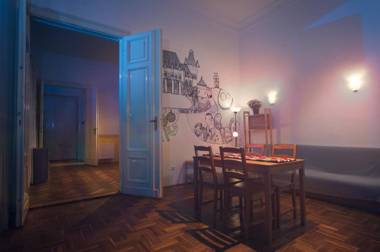 Pal's Hostel and Apartments