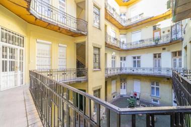 Real Apartments Lovag