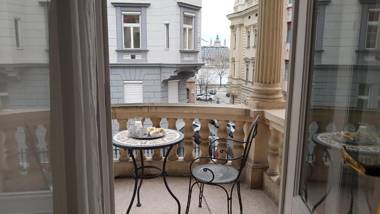 Ékszerdoboz A Budai Vár Alatt