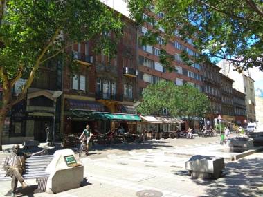 Broadway Center Rooftop View Apartment