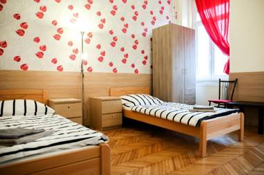 East Station Private Rooms & Apartments