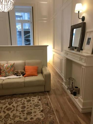 Balance Green Door 7