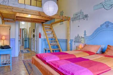 Lavender Circus Hostel Doubles & Ensuites