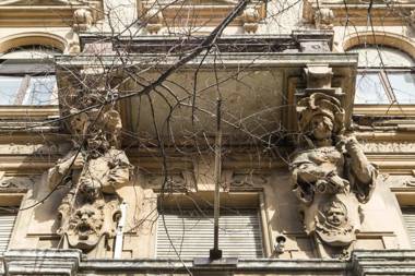 Authentic Grand Boulevard