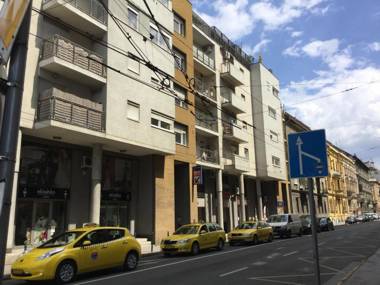 Adam's Apartment and Free Parking