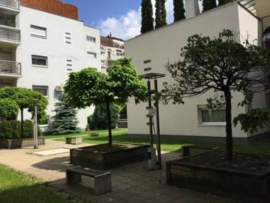 Adam's Apartment and Free Parking