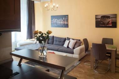 Rebecca Apartment next to Synagogue