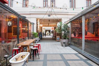 Inviting flat in the heart of town