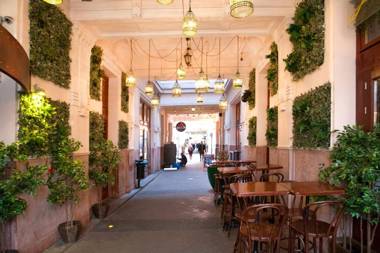 Inviting flat in the heart of town