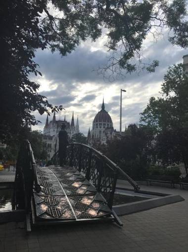 Wonder Deer Luxury Aptartment at the Parliament contactless check-in