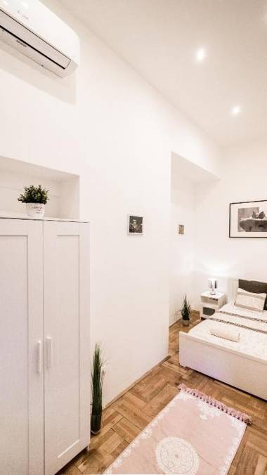 Real Apartments Klauzál II