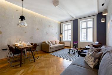 Designer Dream Home In The Absolute Center