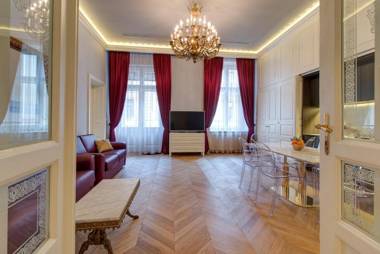 Count Zrinyi Basilica Luxurious Residence