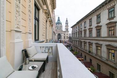 Count Zrinyi Basilica Luxurious Residence