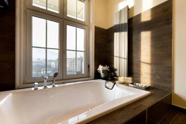 Luxury Dream Home In The Absolute Center