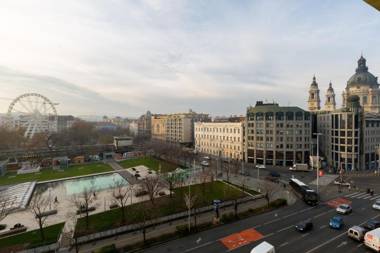 Luxury Dream Home In The Absolute Center