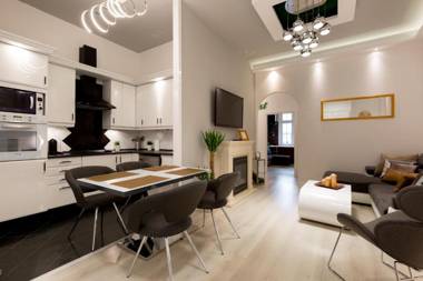 Luxury Dream Home In The Absolute Center