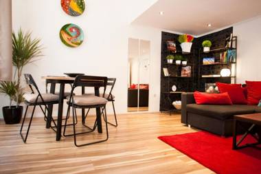 Simona - lovely studio in the downtown .