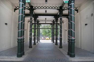 Simona - lovely studio in the downtown .