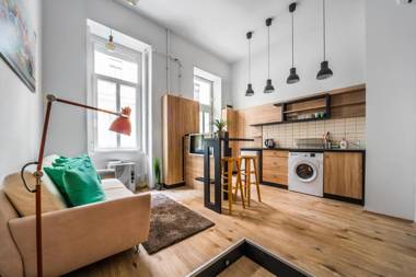 NEW DOB 53/3 CENTER APARTMENT