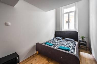 NEW DOB 53/3 CENTER APARTMENT