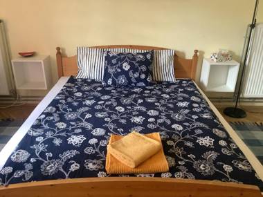 Poppy Flower Apartment