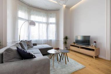 Designer Dream Home In The Center w 2BR/2Bath