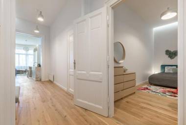 Designer Dream Home In The Center w 2BR/2Bath