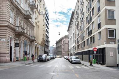 SANDRA APARTMENT CLOSE TO CHAIN BRIDGE