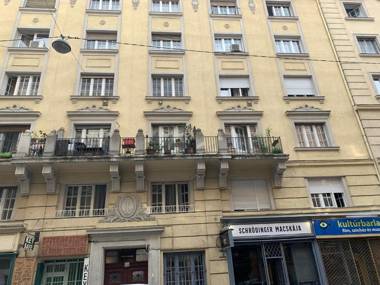 Cool Cat Budapest Apartment