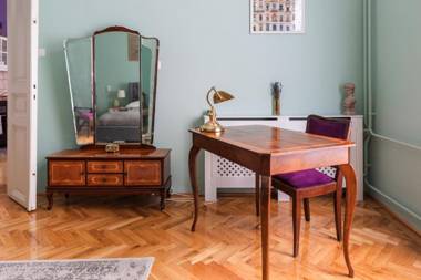 Eclectic Luxury & Spacious 2BR AC Apt in Center