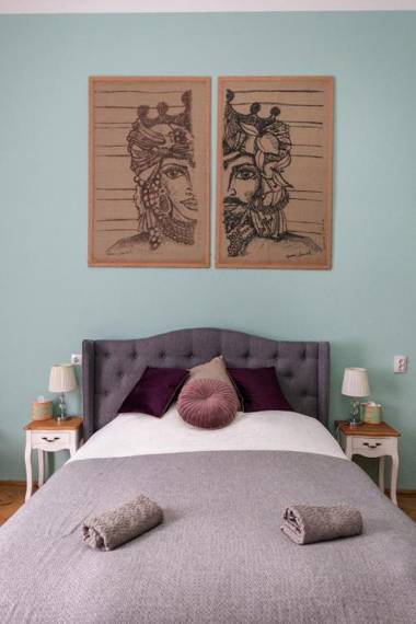 Eclectic Luxury & Spacious 2BR AC Apt in Center