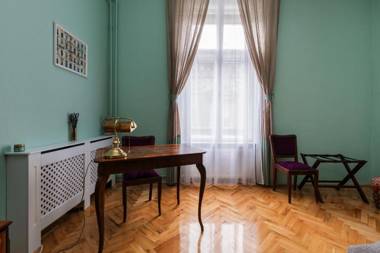 Eclectic Luxury & Spacious 2BR AC Apt in Center