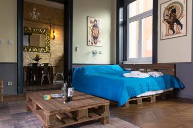 New WalnutTree Double 12 Pers Apartment