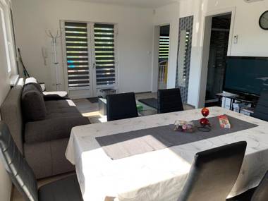 Fullhouse Apartmanház