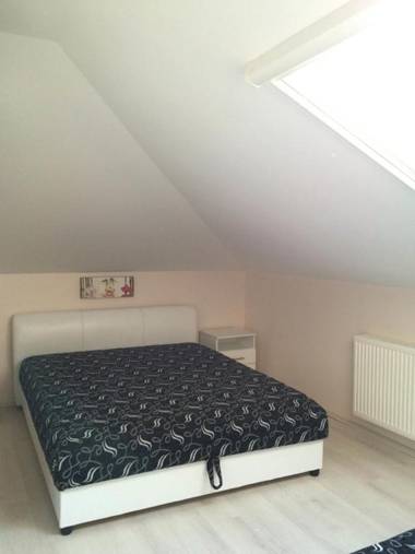 Tóparti Apartmanház