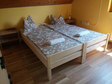 Hajas Família Kiadó Szobák